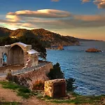 Lets Holidays Centric With Pool In Tossa Tossa de Mar